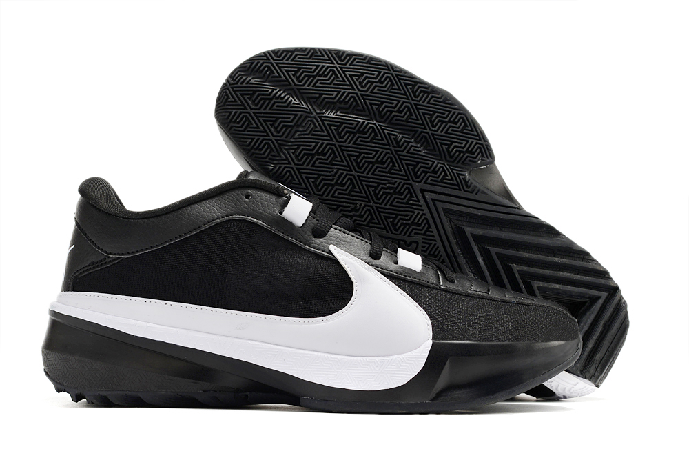 Nike Zoom Freak 5 Black and white